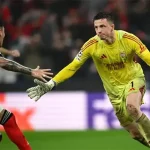 Mourinho Dạy Dỗ Arbeloa Bằng Bàn Thắng Điên Rồ Của Thủ Môn, Đẩy Real Vào Cửa Tử 1