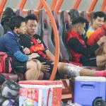 Sốc: Tiền vệ Thái Sơn chính thức lên bàn mổ, chính thức lỡ hẹn với ASEAN Cup 2026 và phần lớn mùa giải 1