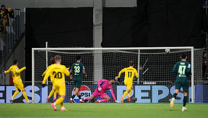 Hàng thủ của Man City đang rất mong manh do thiếu vắng hàng loạt hậu vệ