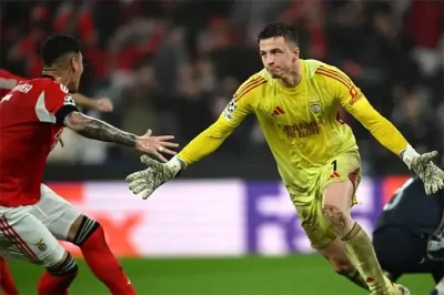 Mourinho Dạy Dỗ Arbeloa Bằng Bàn Thắng Điên Rồ Của Thủ Môn, Đẩy Real Vào Cửa Tử 1