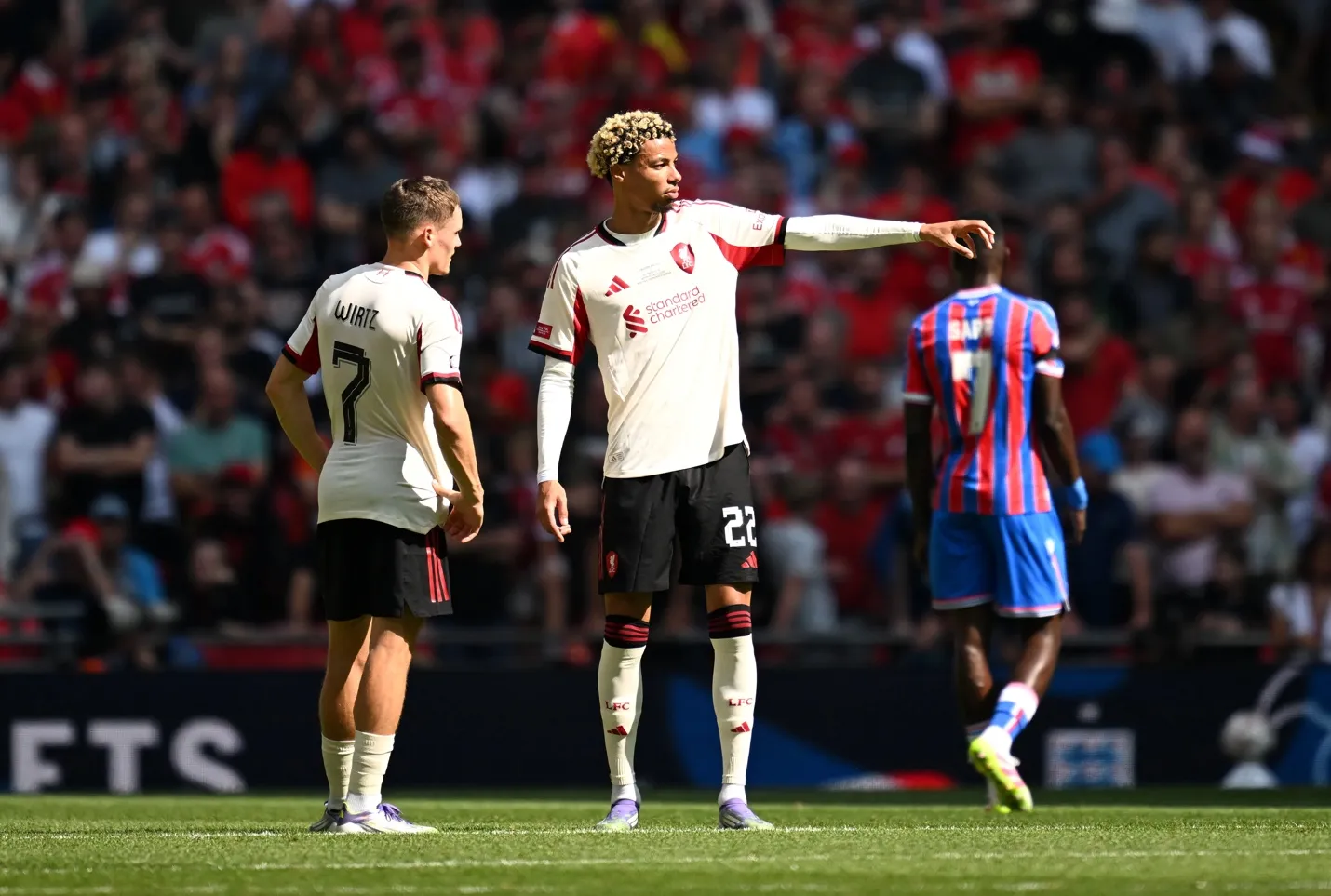 Đừng nghĩ đến chuyện Arne Slot bị sa thải giữa mùa! 2