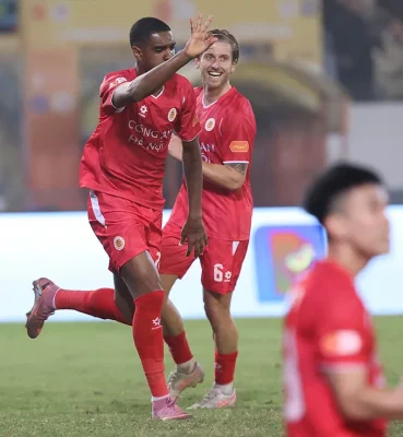 Alan Lập Hat-Trick, Công An Hà Nội Lật Đổ Ninh Bình Để Chiếm Ngôi Đầu V.League 1