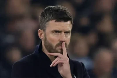 MU Thoát Hiểm Nhờ 'Fergie Time', Carrick Bị Bắt Bài Thảm Hại Trước West Ham 1